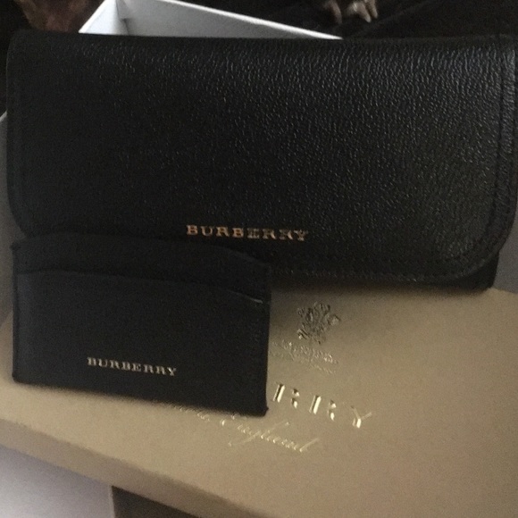 Burberry Wallet w/ Cardholder - Picture 5 of 8